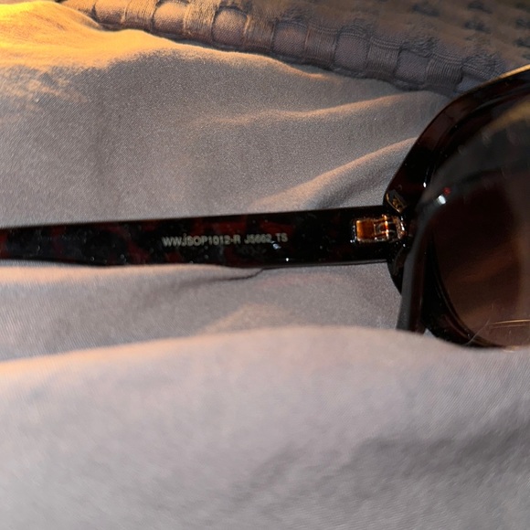 Jessica Simpson Oversized Glam Sunglasses - Tortoiseshell - Picture 4 of 4